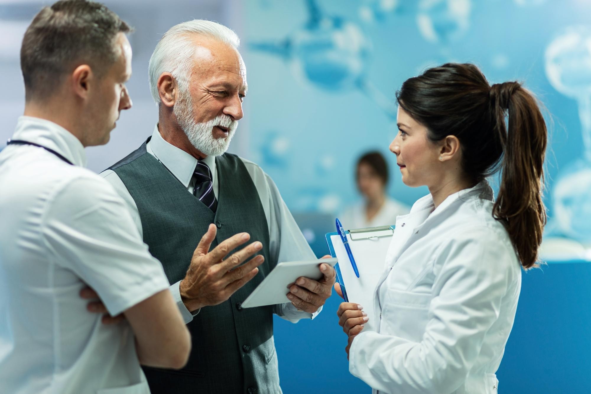 Medical second opinion support from healthcare specialists